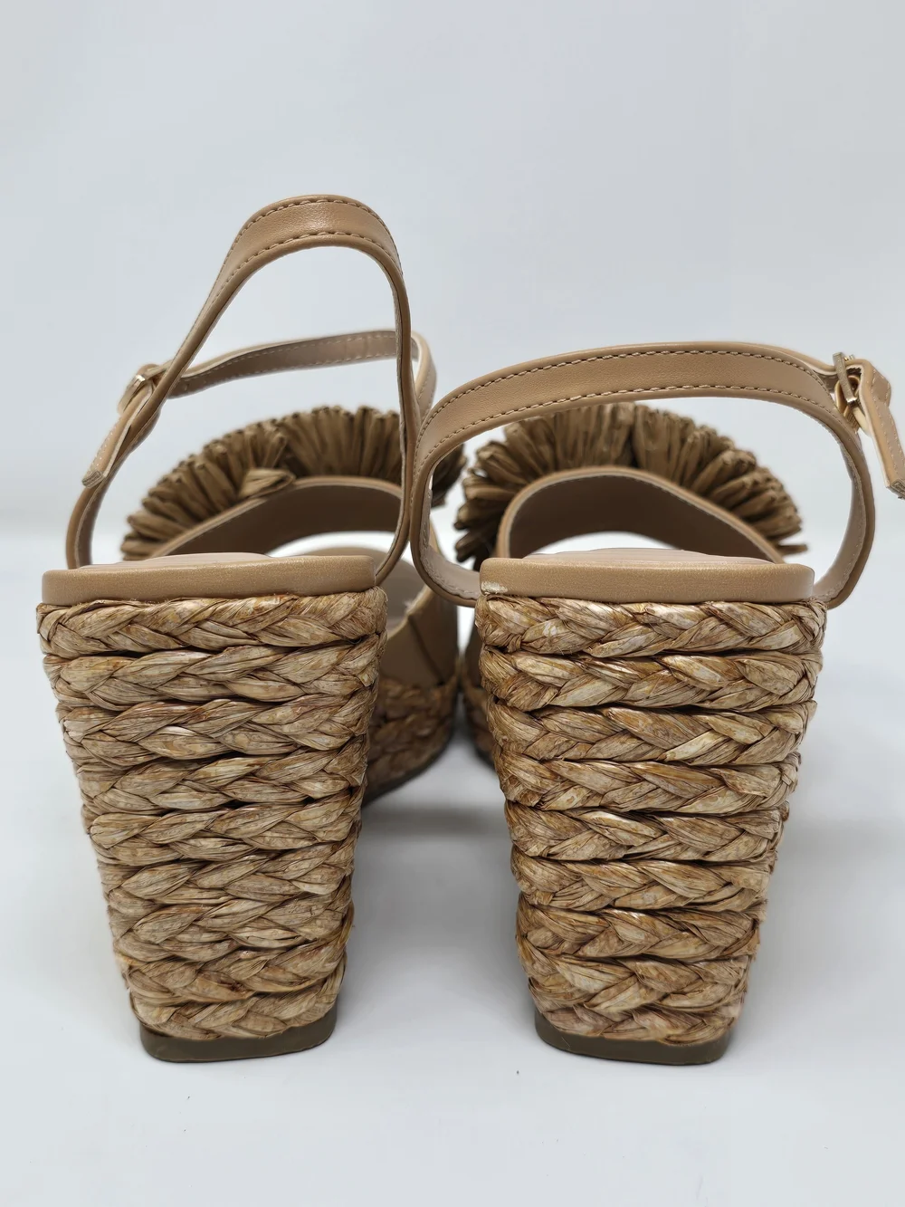 ✨ NIB BCBGeneration ERIKA Raffia Flower Wedge Sandals ✨ (10)